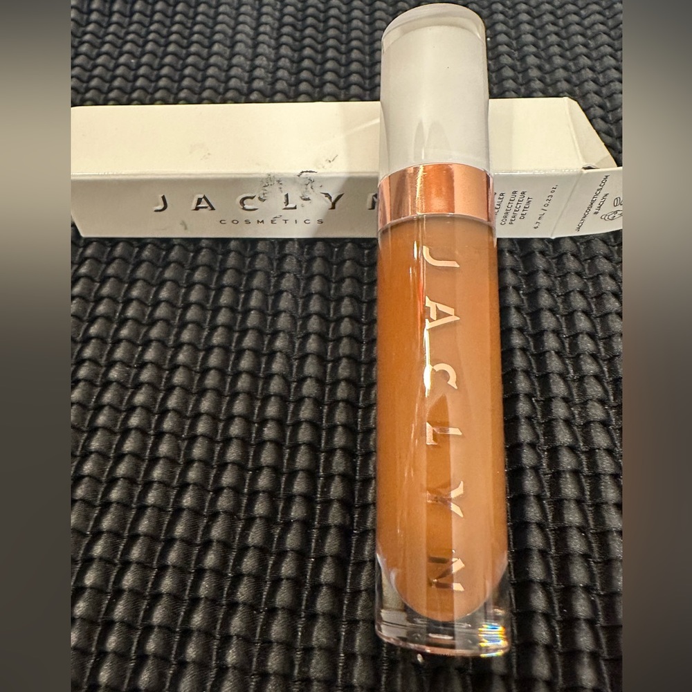 🆕Jaclyn Cosmetics Perfecting Concealer